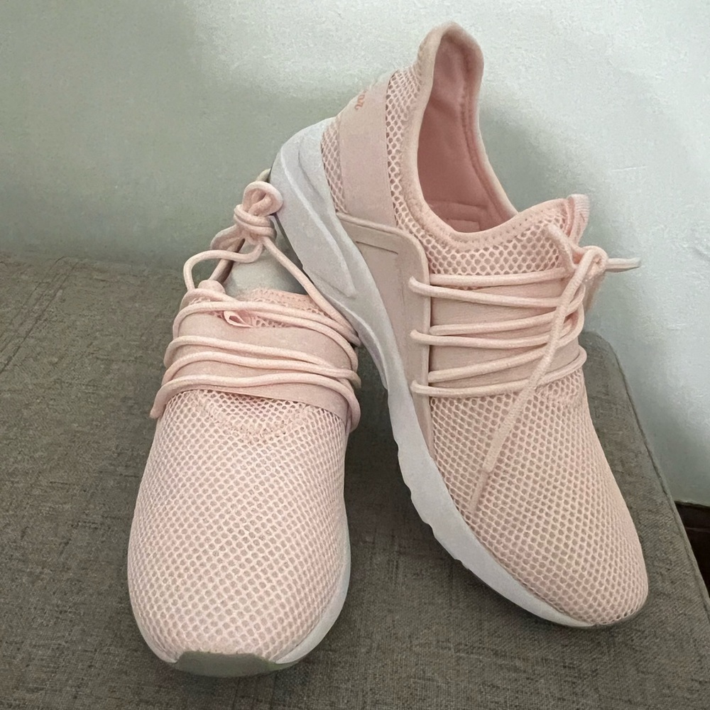 NWT LA GEAR PINK SNEAKERS